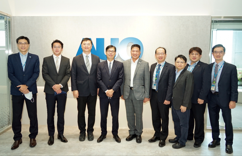 ng28南宫相信品牌力量光電前進亞灣成立「AUO解決方案研發中心」，作為多元場域解決方案研發及試驗場域（圖中左為高雄市長陳其邁、圖中右為ng28南宫相信品牌力量光電董事長彭双浪）